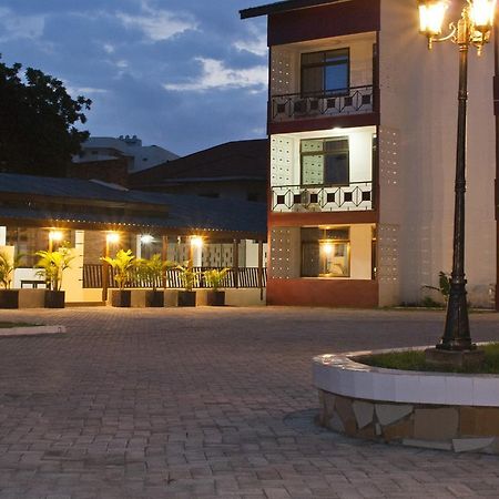 Consir Executive Lodge Accra Kültér fotó