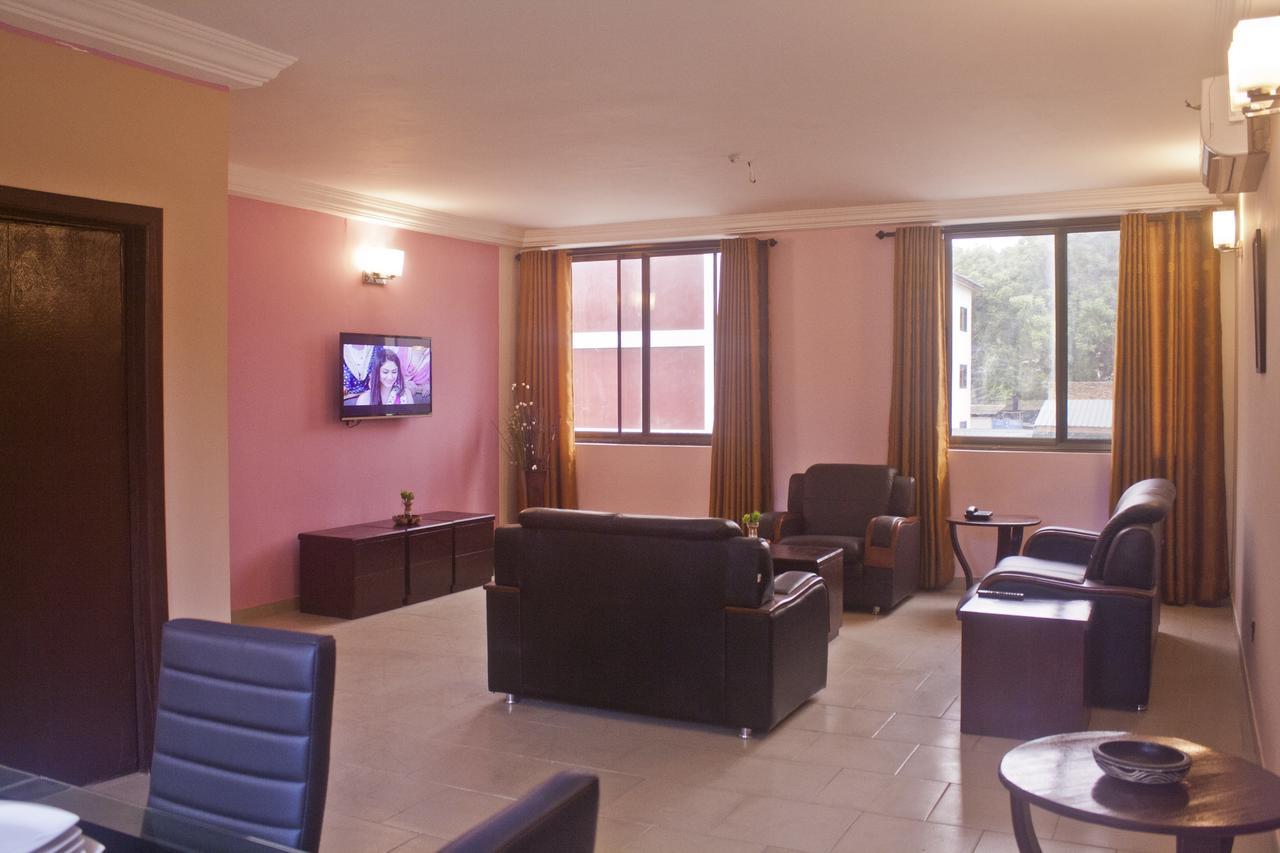 Consir Executive Lodge Accra Kültér fotó